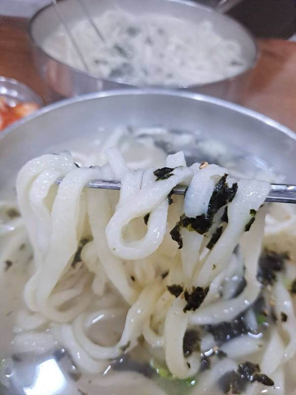 홍두깨 손칼국수 면발