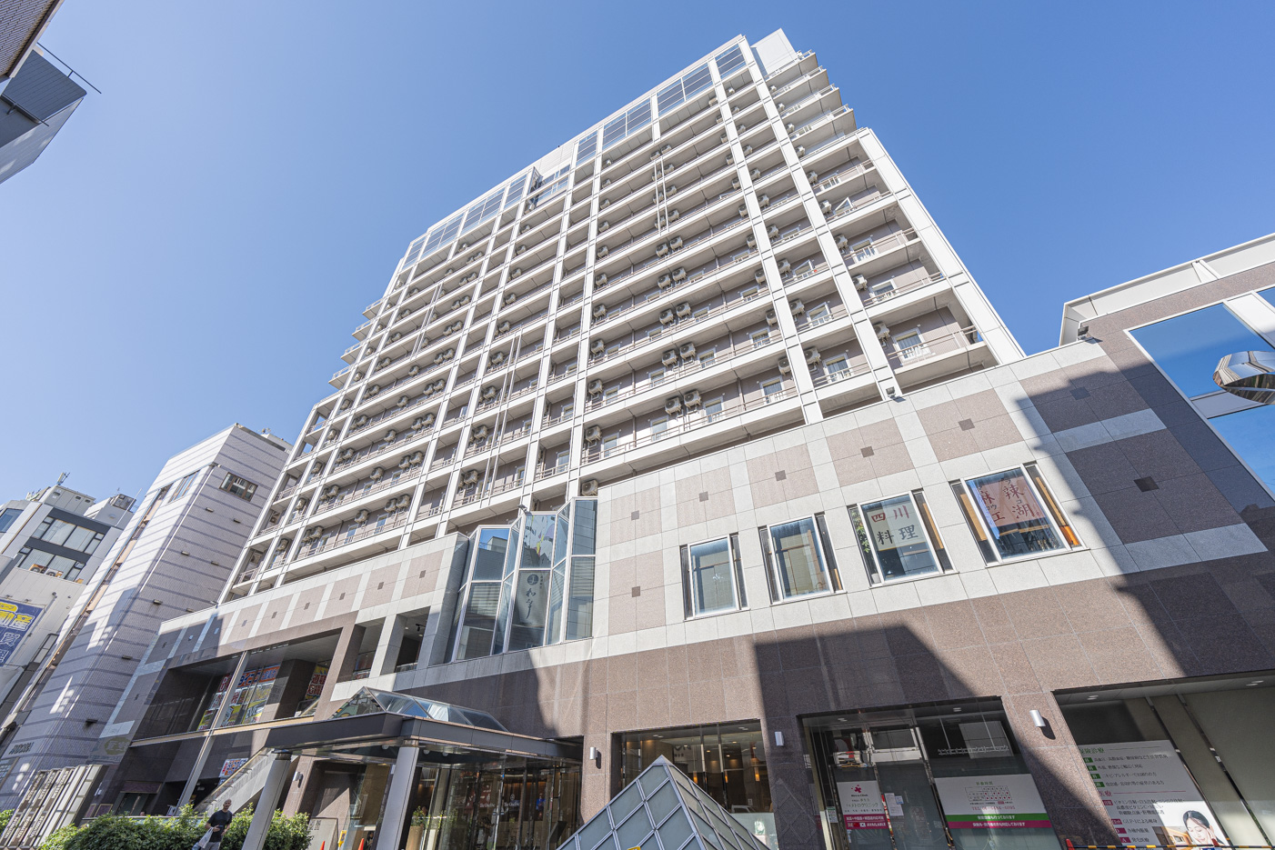 Original source photograph 12 for Osaka and Kansai Hotels: 36 Stay and Bathing Records, Plus 8 Official Introductions