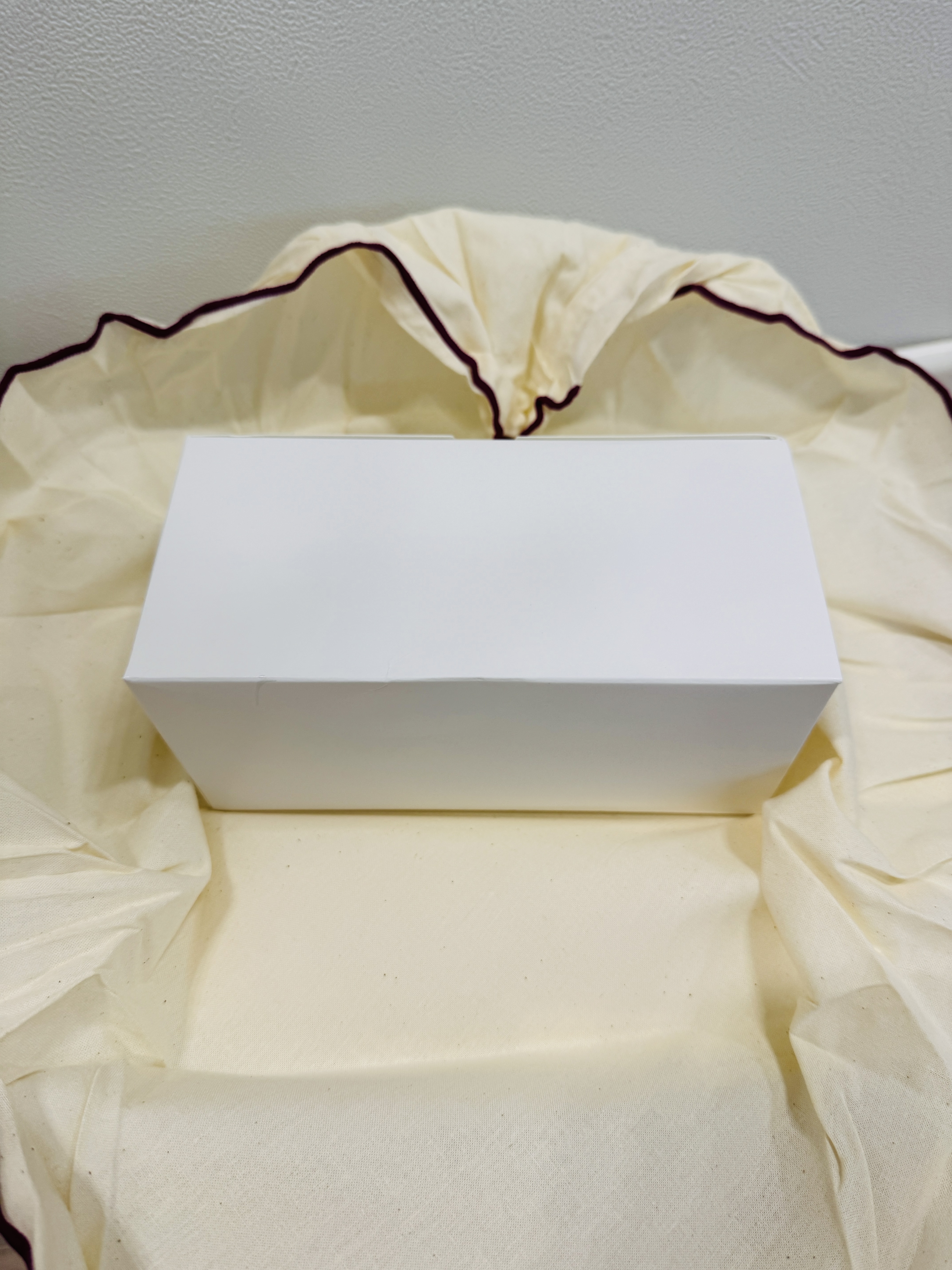 돌답례품 보자기 포장 없이 박스포장만 되어있는 사진