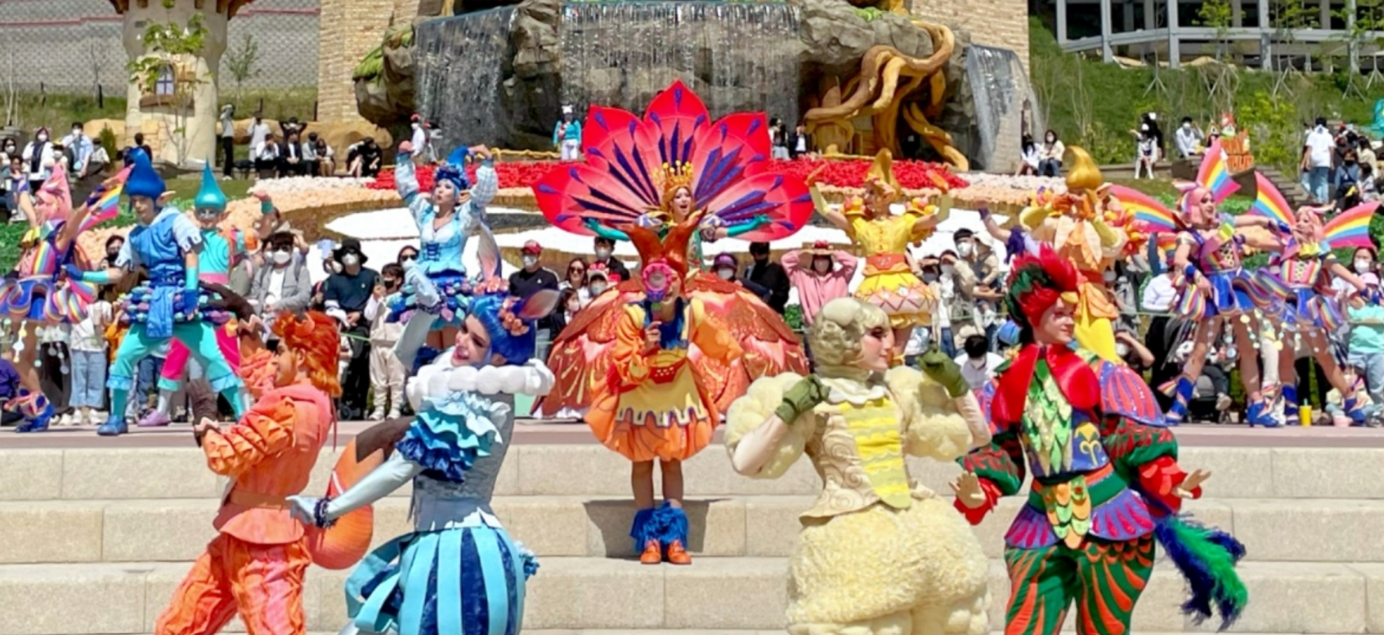 롯데월드 퍼레이드 사진입니다.