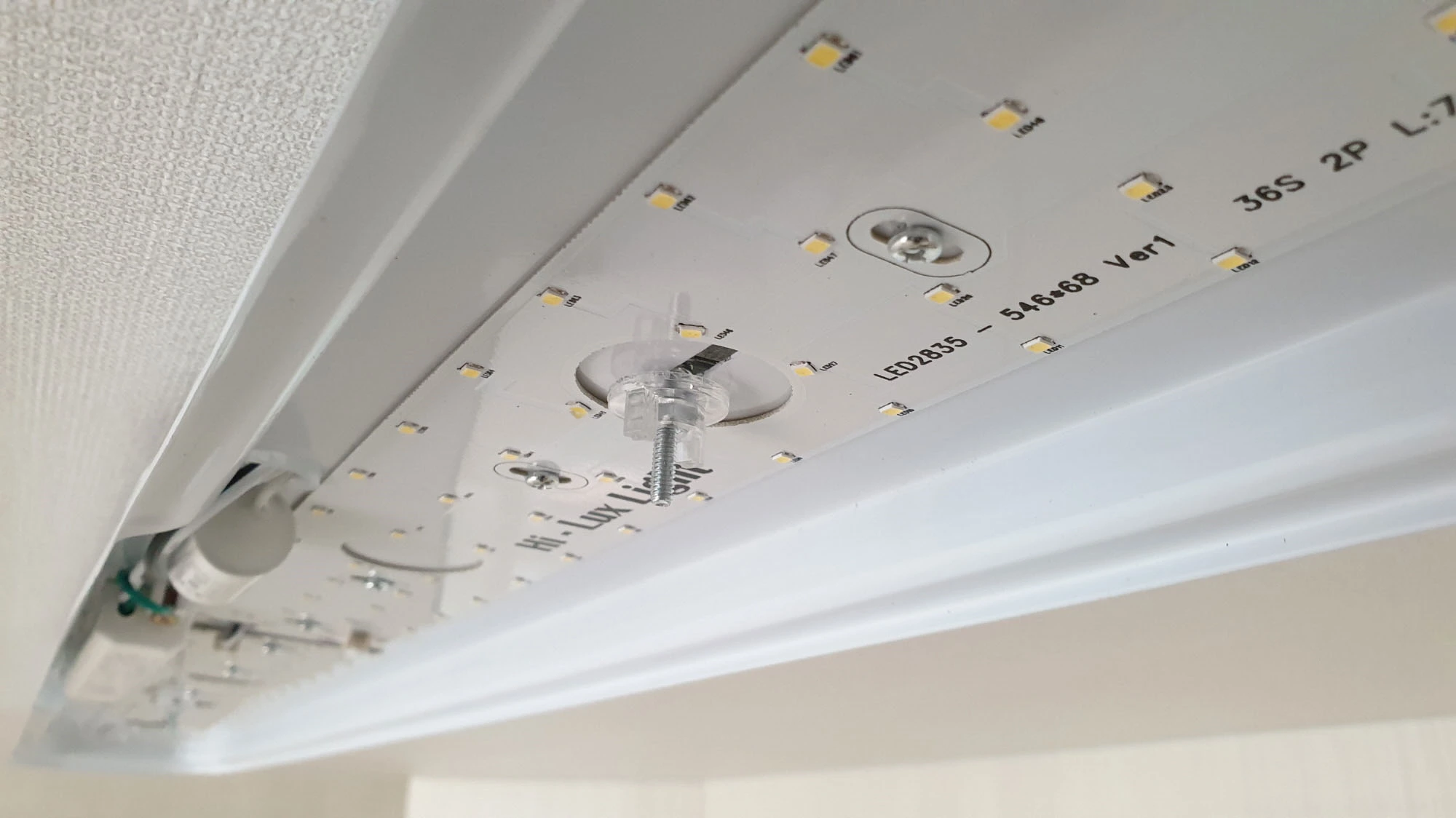 LED 전등 고정 모습