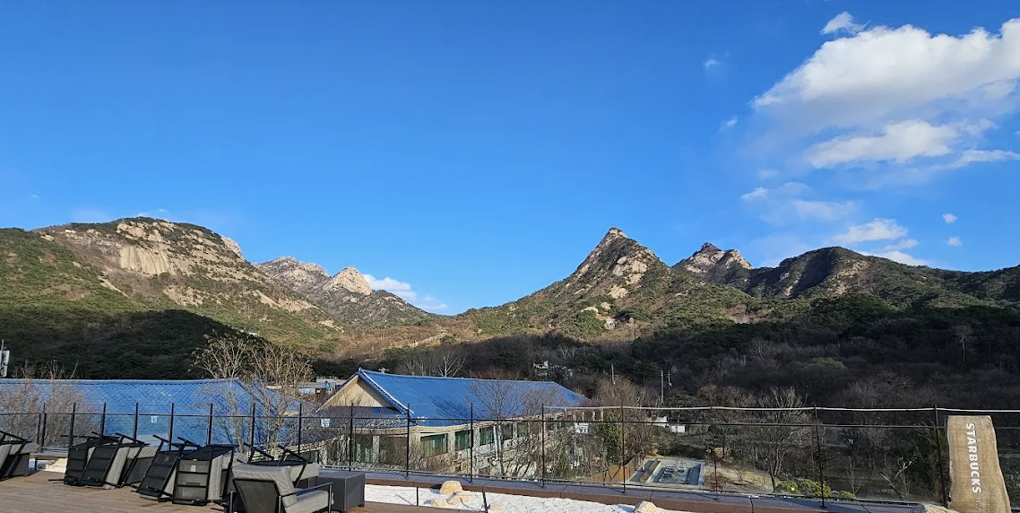 서울 은평 스타벅스 더북한산점|북한산 뷰 감성 카페, 스타벅스 뷰 맛집 1등