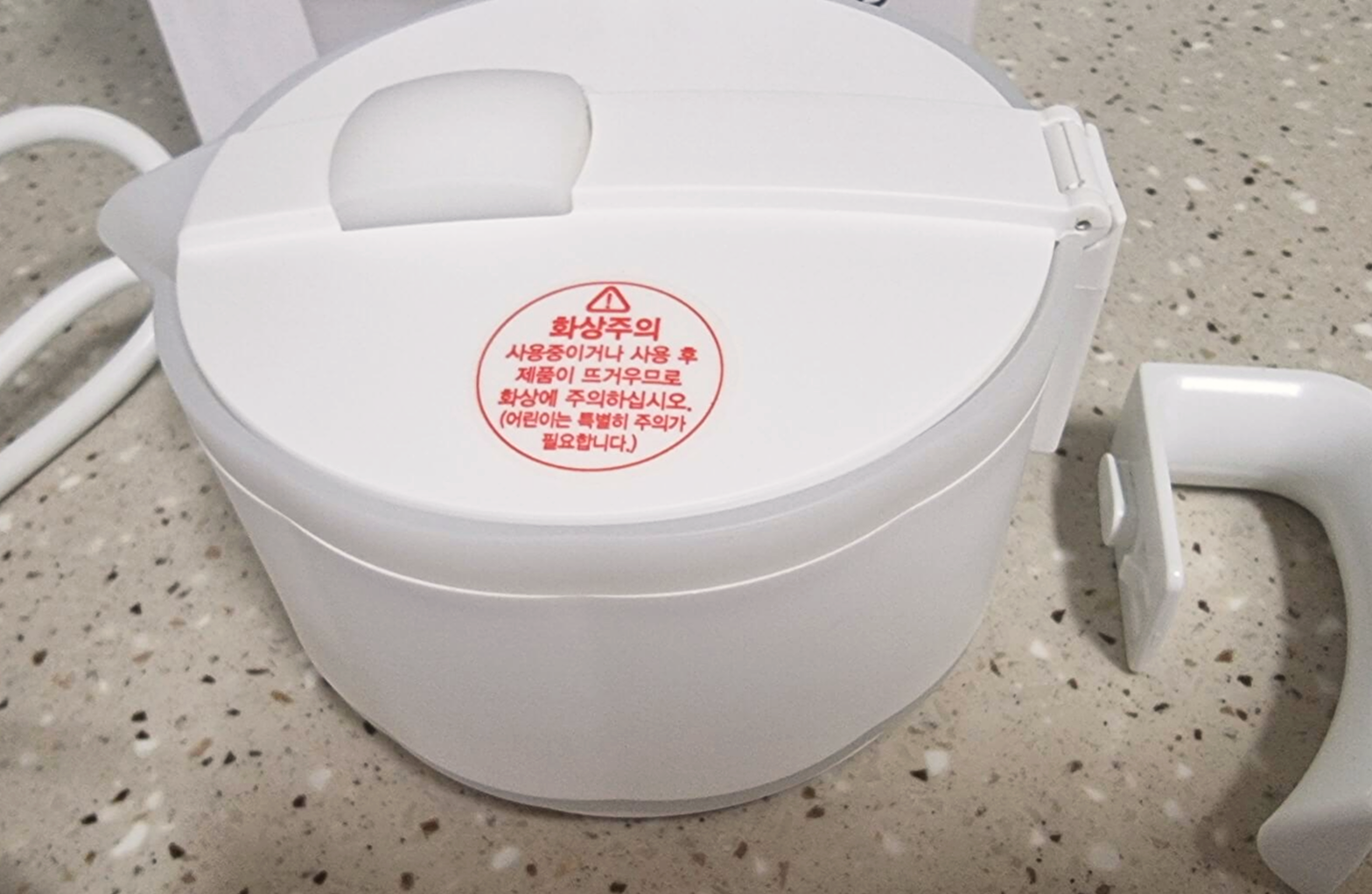 휴대용 주전자 손잡이 분리한 모습