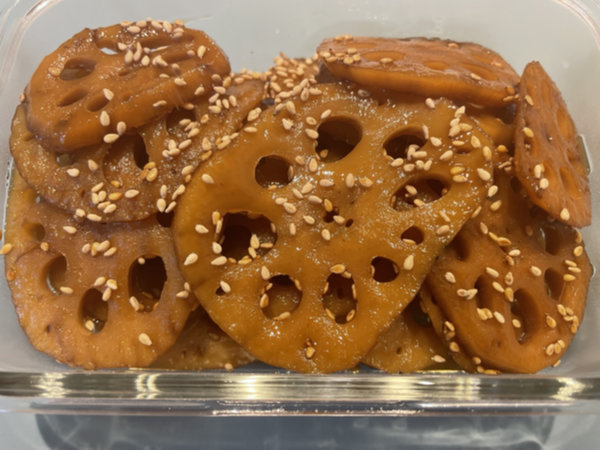 윤기가 흐르는 쫀득한 연근조림