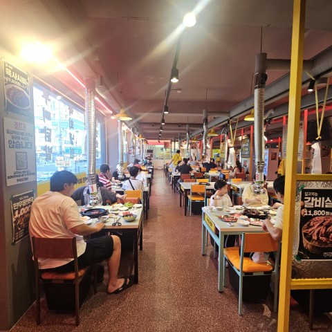 꾸석지돌판한우 내부사진