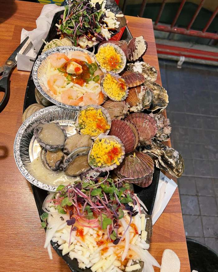 백반기행 지수원 편 4단 조개구이 무한리필 치즈 가리비 전복 숯불 구이 오이도 맛집 소개