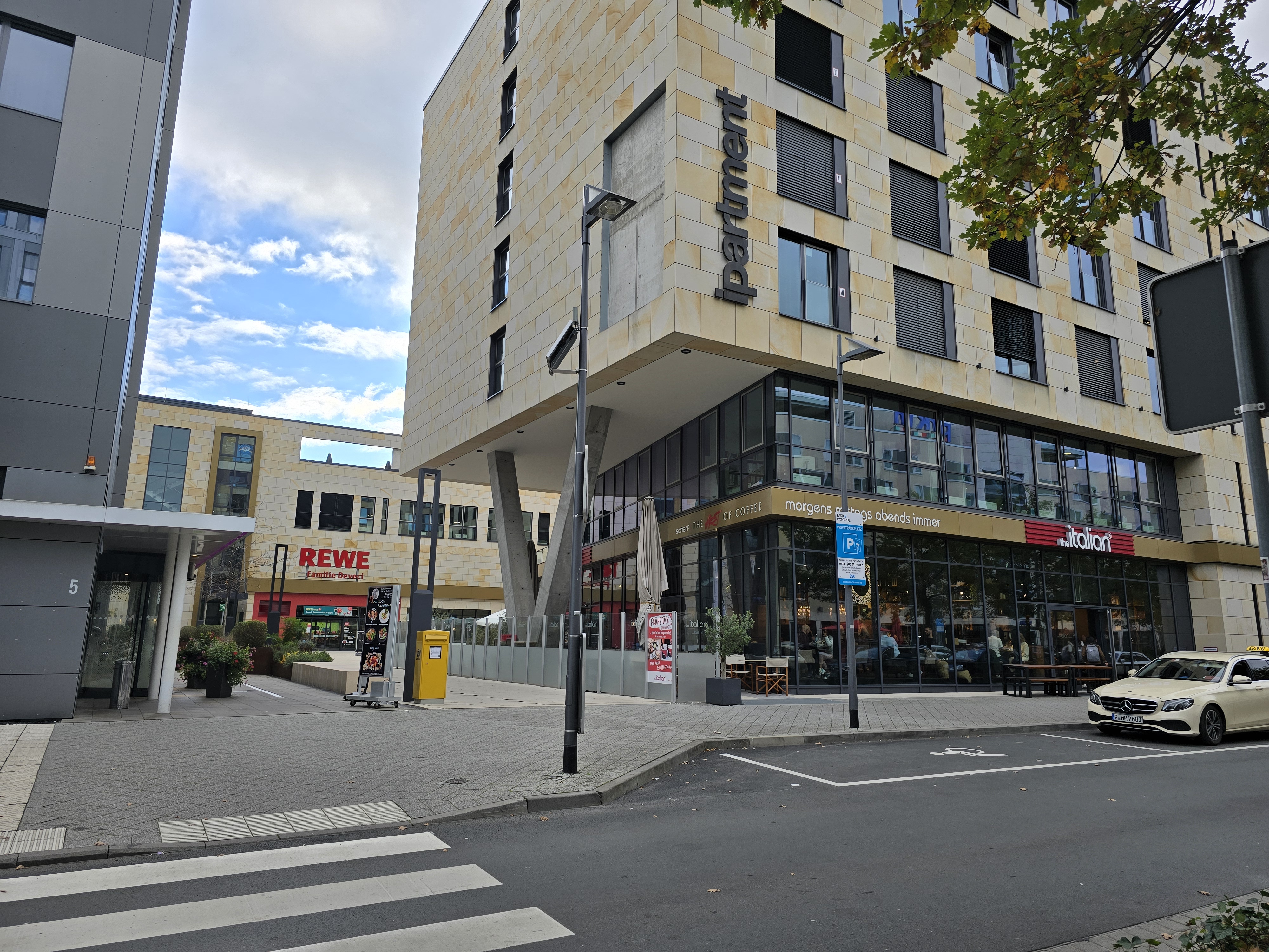 홀레데이인 호텔 주변 마트