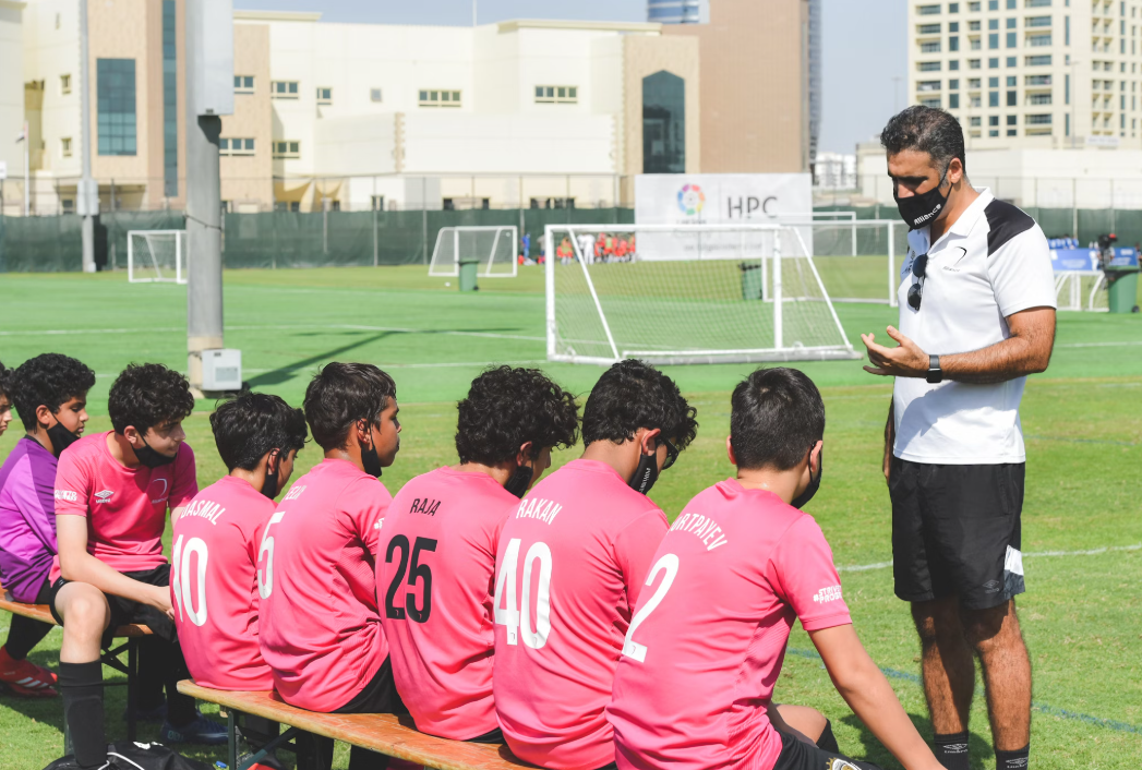 유소년 축구 감독의 작전지시
