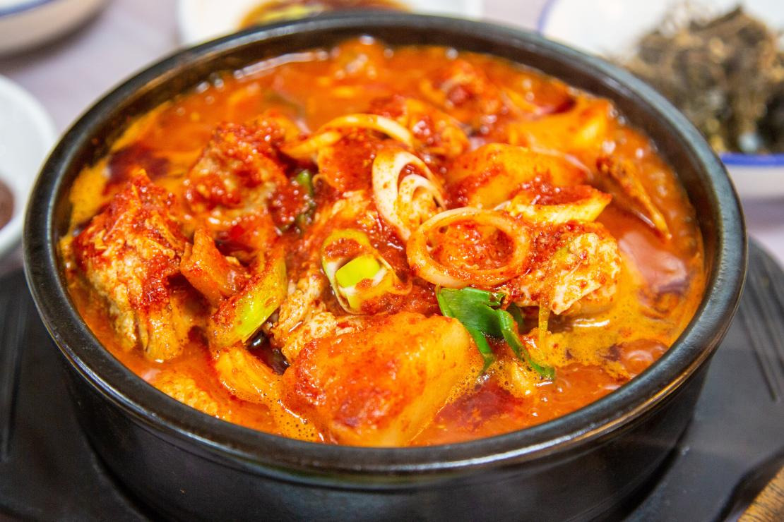 김치찌개 뚝배기
