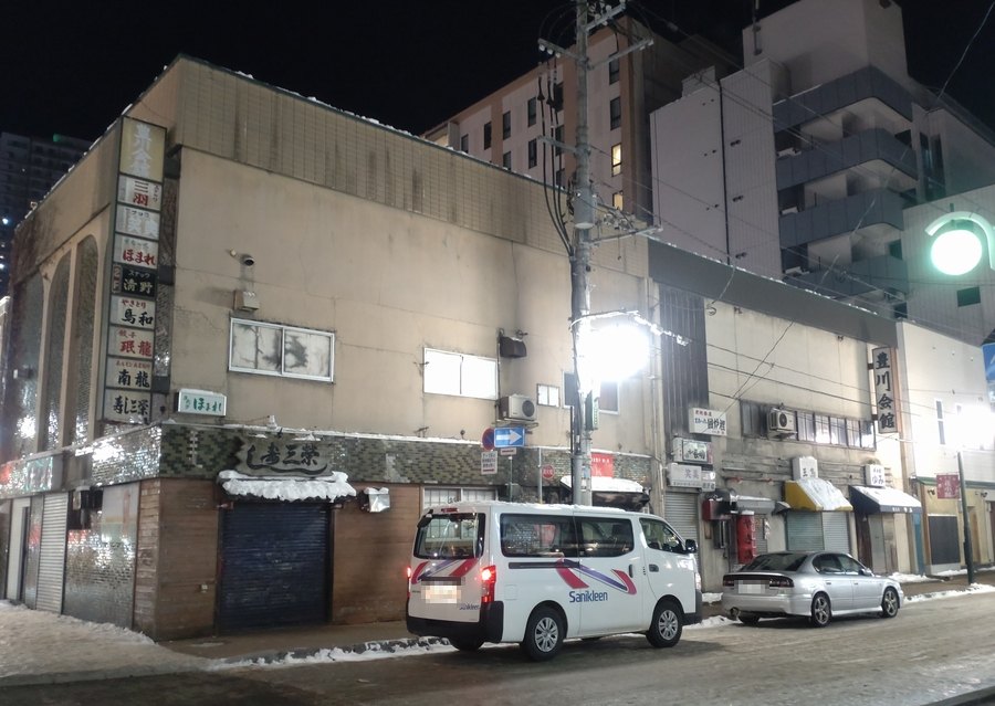 겨울 밤 삿포로 스스키노 거리