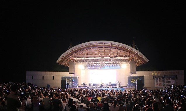 신정호 야외 영화관람