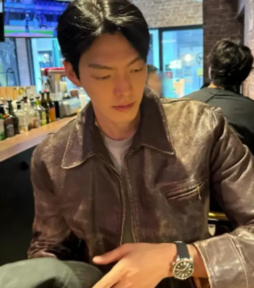 배우-김우빈-사진