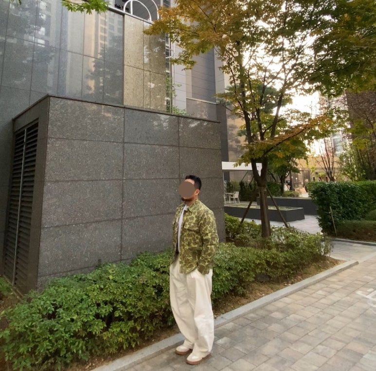 데일리룩('25. 10. 28.)브론슨 M43 M1943 헌팅자켓 카모자켓, 무신사스탠다드 티셔츠, 무신사스탠다드 데님와이드 벌룬팬츠, 아디다스 그라다스 스니커즈 FW7208 삼바