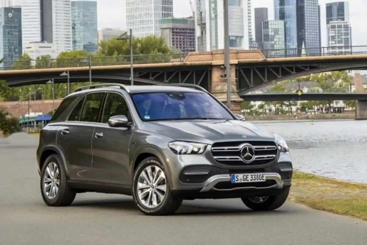 벤츠 PHEV GLE 350 e 가격 실구매가 모의견적 제원 옵션 카탈로그 가격표 디자인 실내 트렁크 색상 총정리