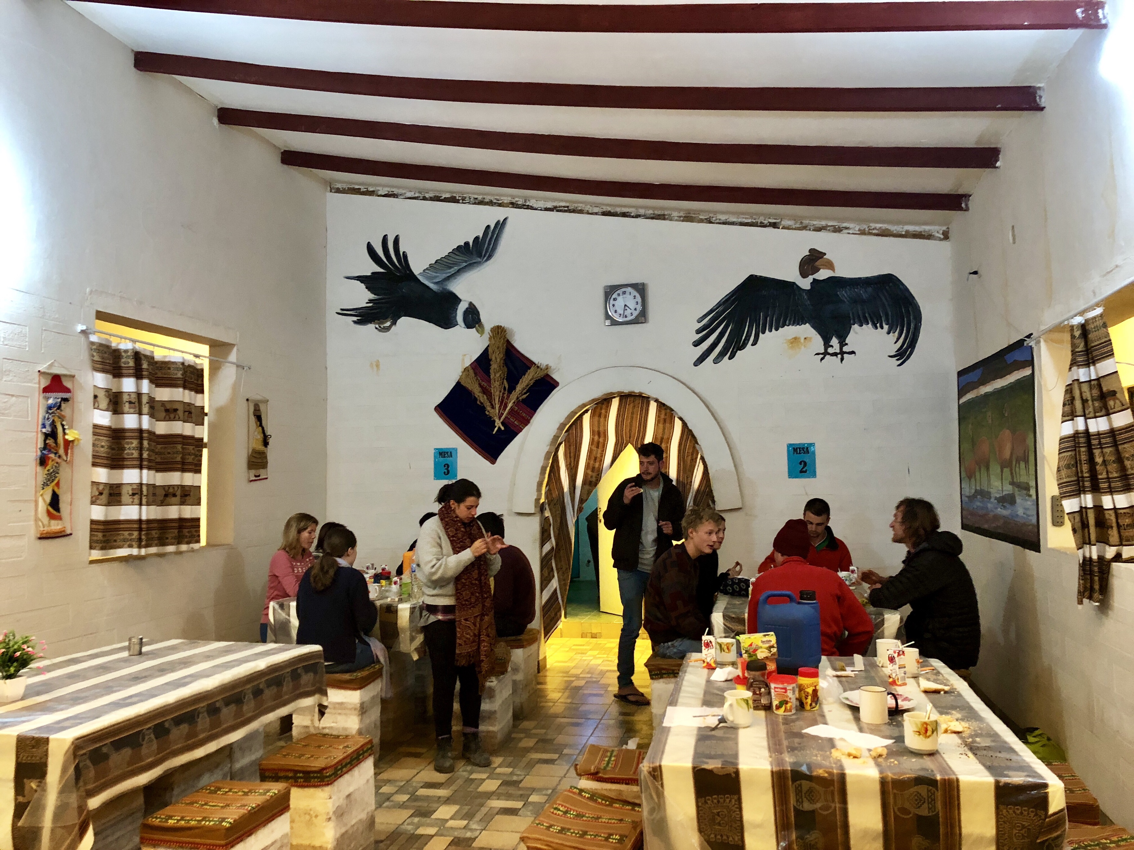 우뉴이 2박3일 투어 숙소 식당