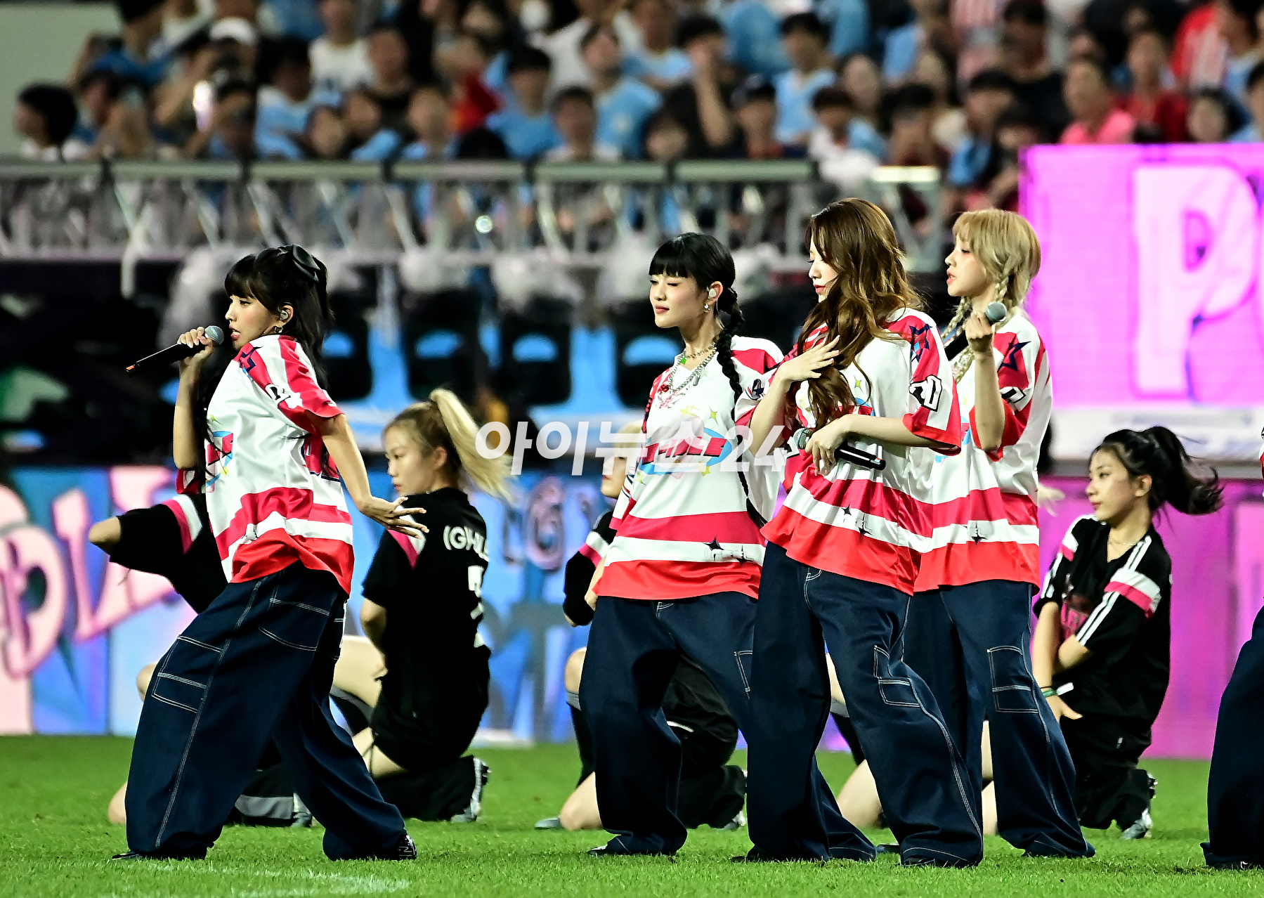 아틀레티코는 30일 서울월드컵경기장에서 열린 쿠팡플레이 시리즈 2차전에서 맨시티에 2-1로 이겼다.(여자)아이들이 공연을 하고 있다. [사진=곽영래 기자]