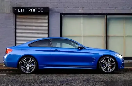 매끈한 바디를 가진 장기렌트차