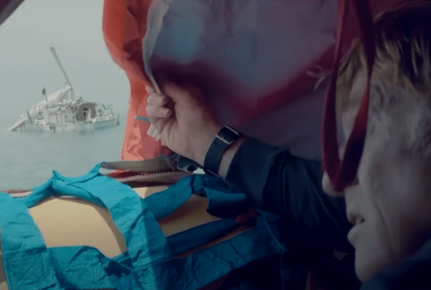 고무보트를 타고 표류1