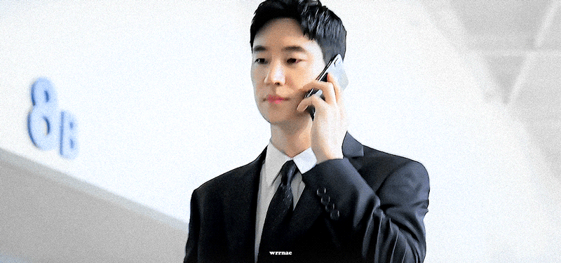 전화 받는 도기
