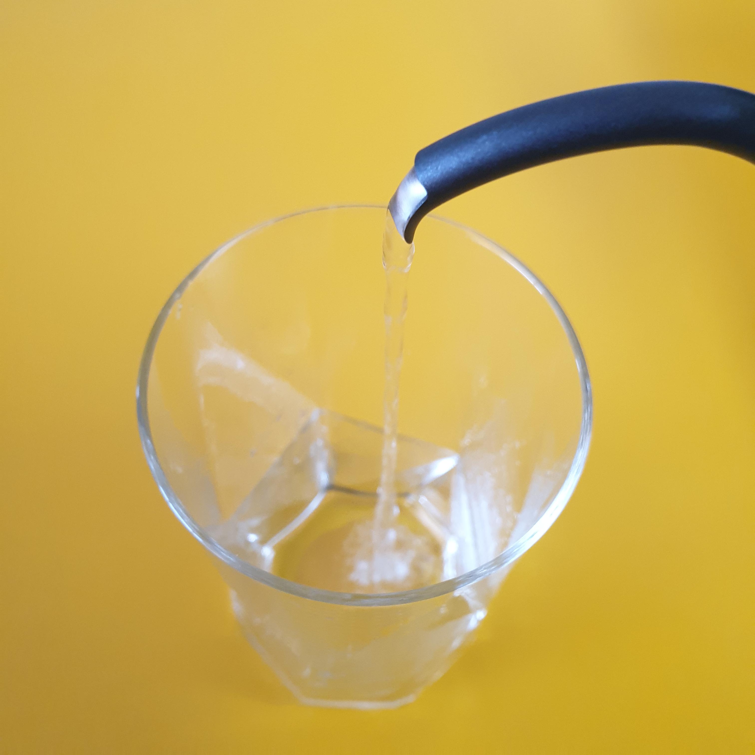 핸드 드립 시 물줄기의 유량과 유속이 만드는 맛의 차이_가는 물줄기