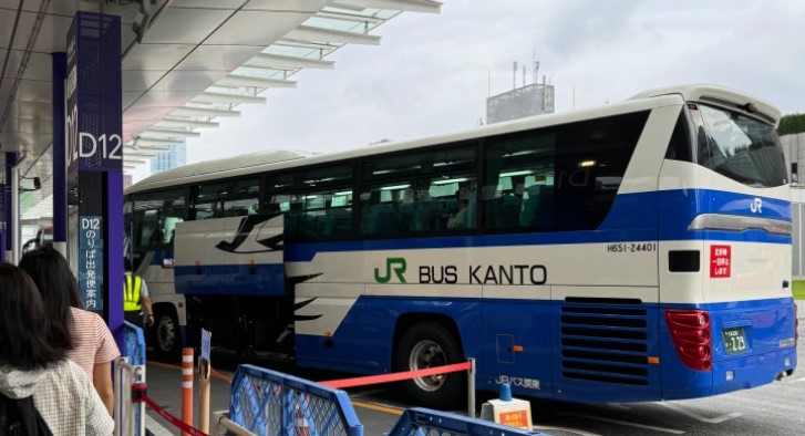 신주쿠역에서 도쿄 디즈니랜드 버스 탑승