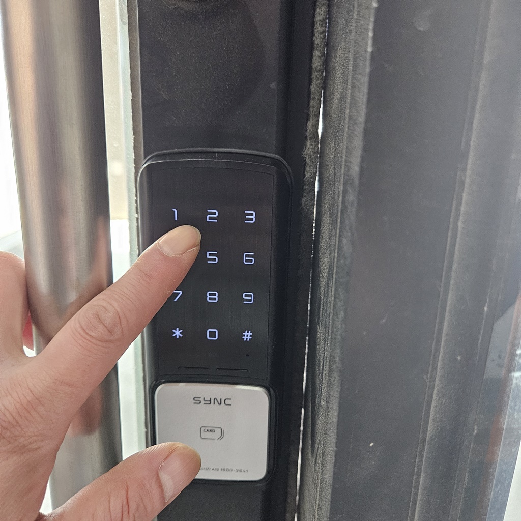 부산 강서구 명지동 상가 매장 유리문 샤시문 도어락 핸드폰 원격제어 iot 번호 전자키 설치