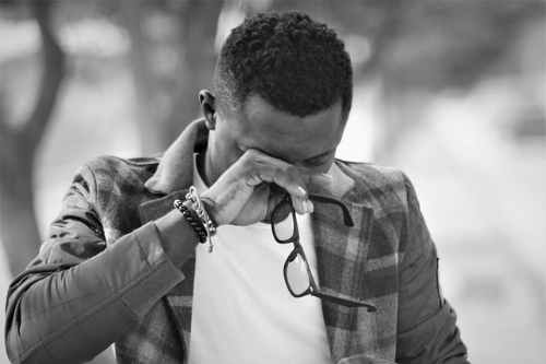 봄철에 더 예민해지는 눈! 중년층 결막염 예방법과 관리법