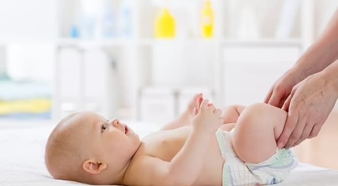 '스마트 기저귀' VIDEO: Scientists develop a smart NAPPY that sends an alert...