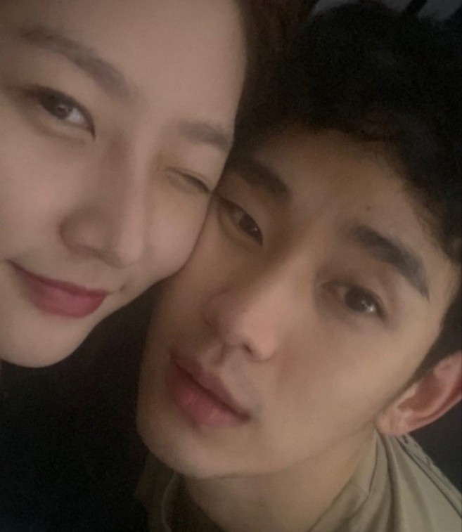 김수현 김새론