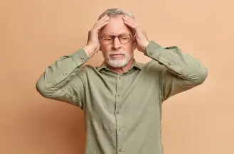 머리-아픈-사람