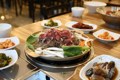 불고기와 반찬들