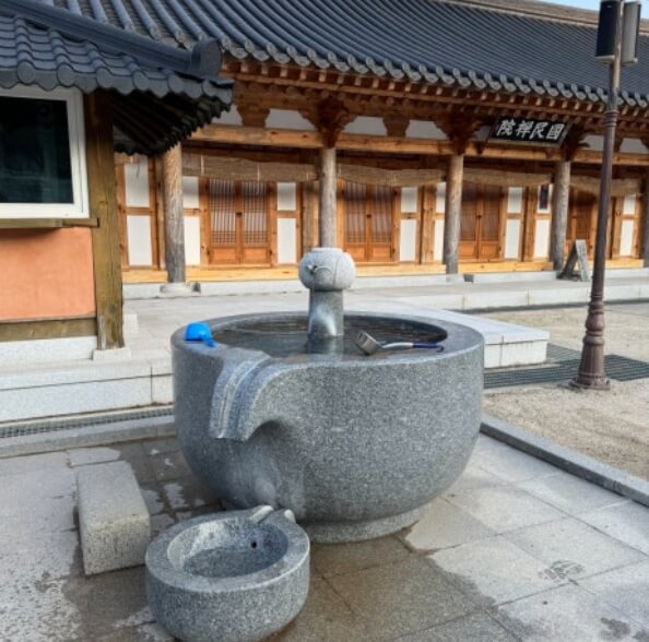 남해 성담사 : 마음의 호수에 달이 비치는 곳 남해 바다와 산이 만나는 고요한 기도처