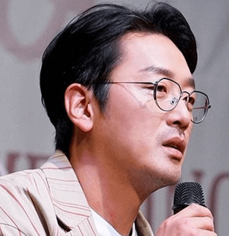 안경 쓴 하정우 사진