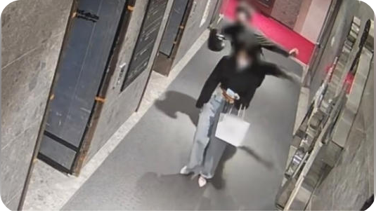 '부산 돌려차기 사건' 당시 상황이 담긴 폐쇄회로(CC)TV 영상 화면. [사진=뉴스1(피해자 측 남언호 변호사 제공)]