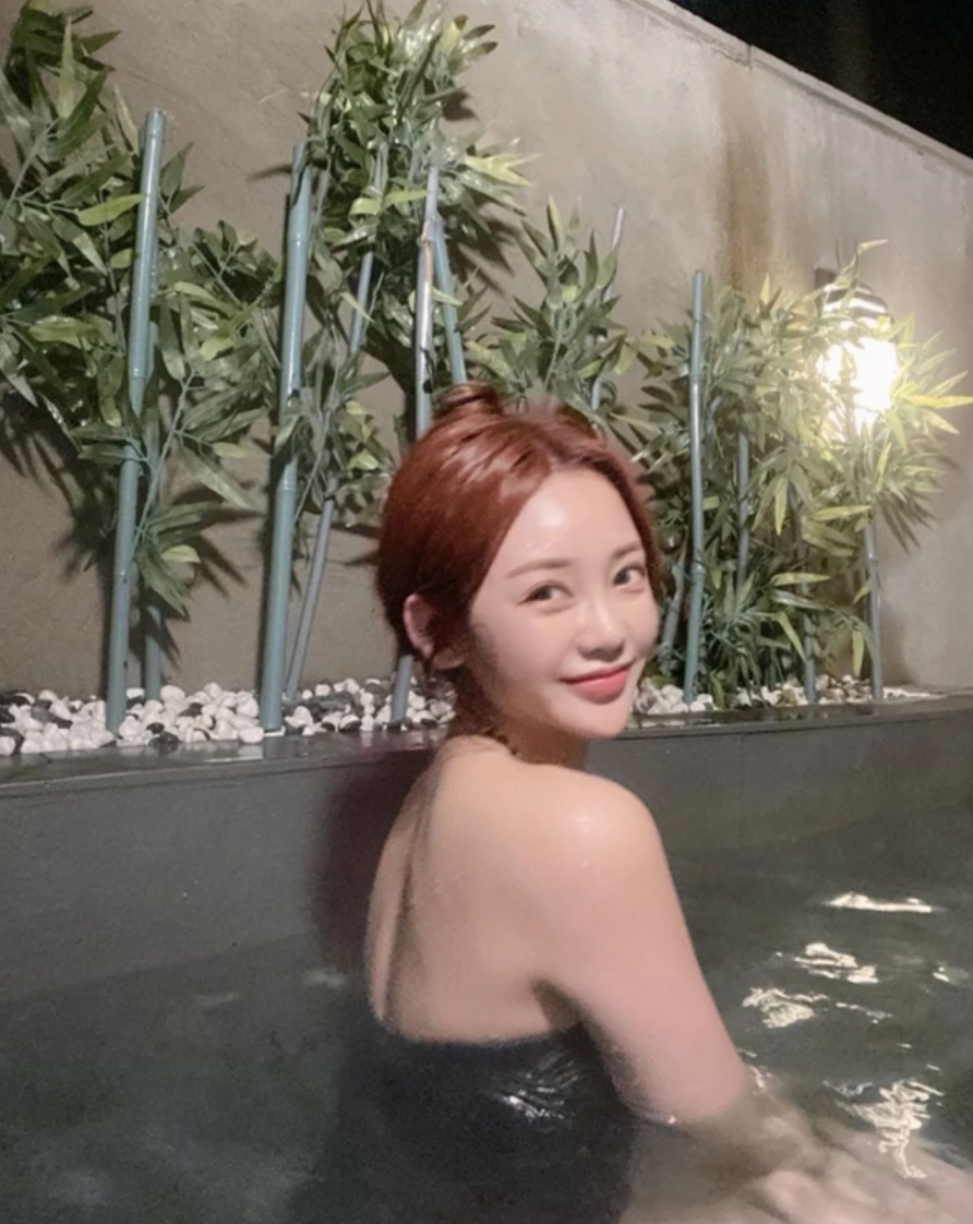 홍지윤 수영복 사진