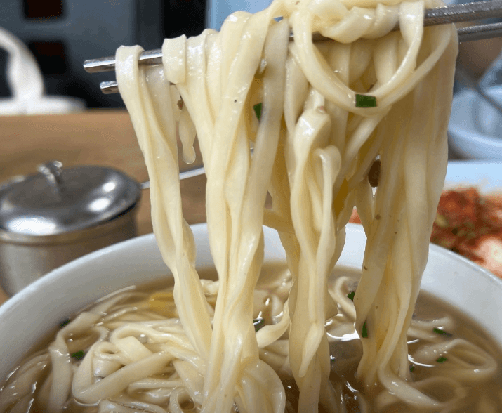 토밥즈 토요일은 밥이 좋아 손칼국수 손수제비 맛집 강남 논현 맛집