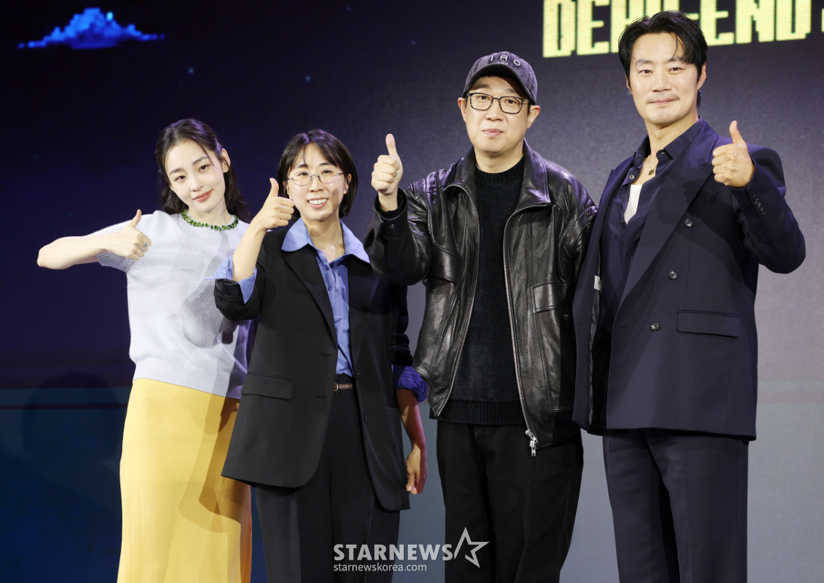 꿀알바 제작발표회 출연진과 제작진 단체 모습