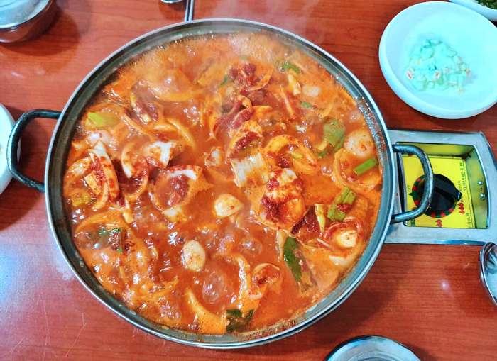 토요일은 밥이좋아 토밥좋아 대전 묵은지 고등어 조림 맛집