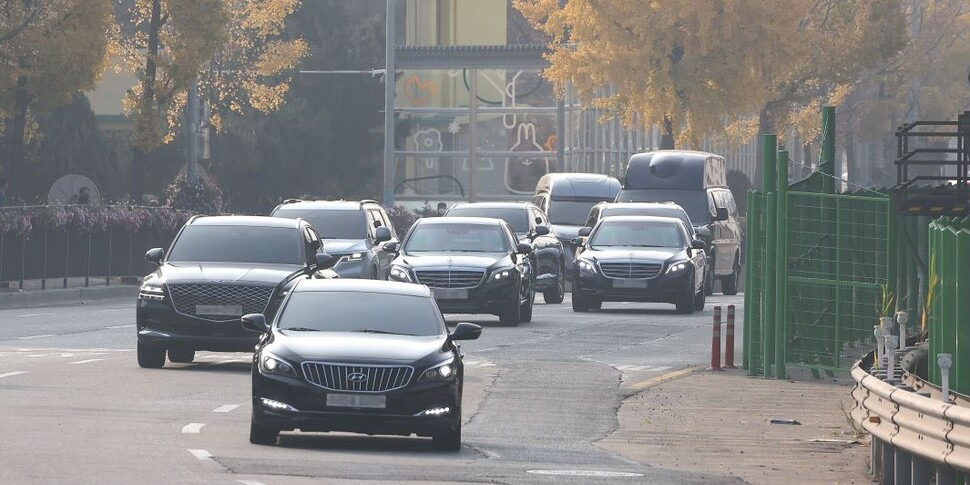 가짜 출근 차량 행렬