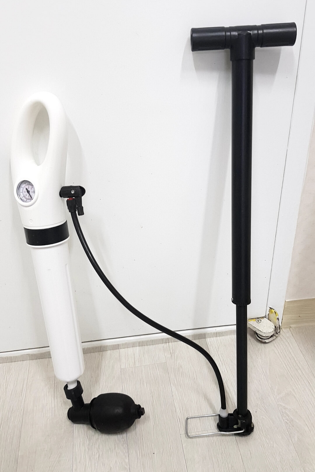 변기 뚫는 도구