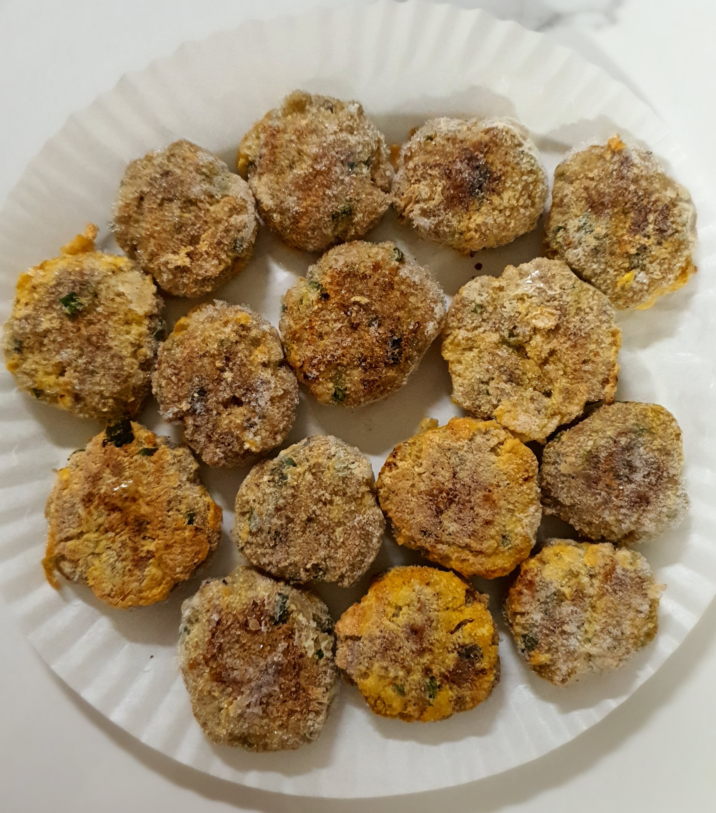 냉동실에-보관-중이었던-동그랑땡을-꺼냈습니다.