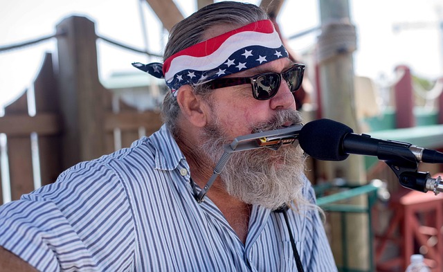 소형 악기를 다루고 연주하다보면 스트레스가 풀릴 수 있다