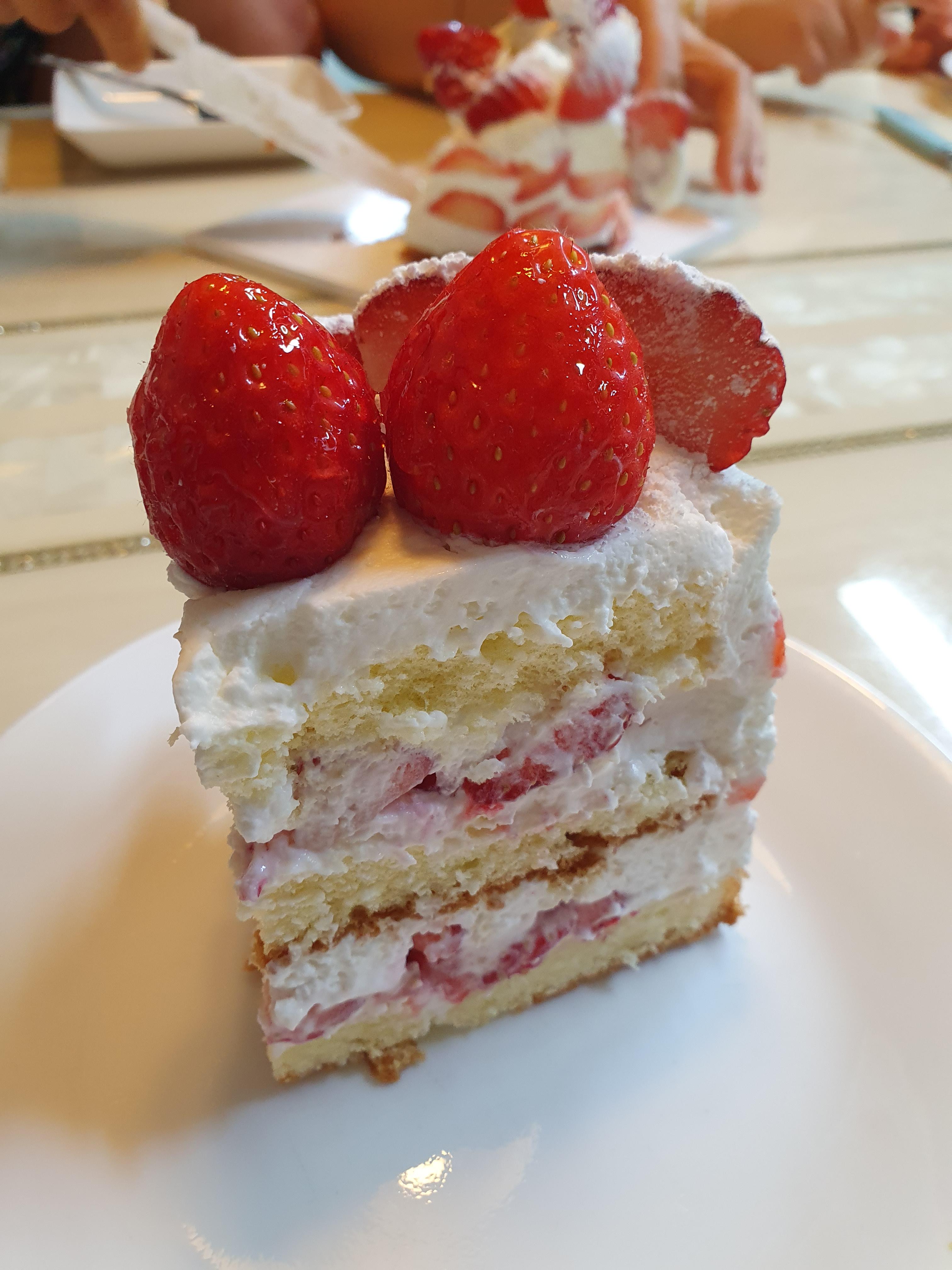 가운데 쌓인 딸기양이 장난 아님.