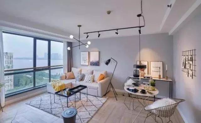 모던스타일로-바뀐-거실