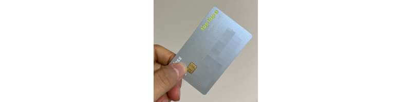 신용카드-손-들고-있는-모습