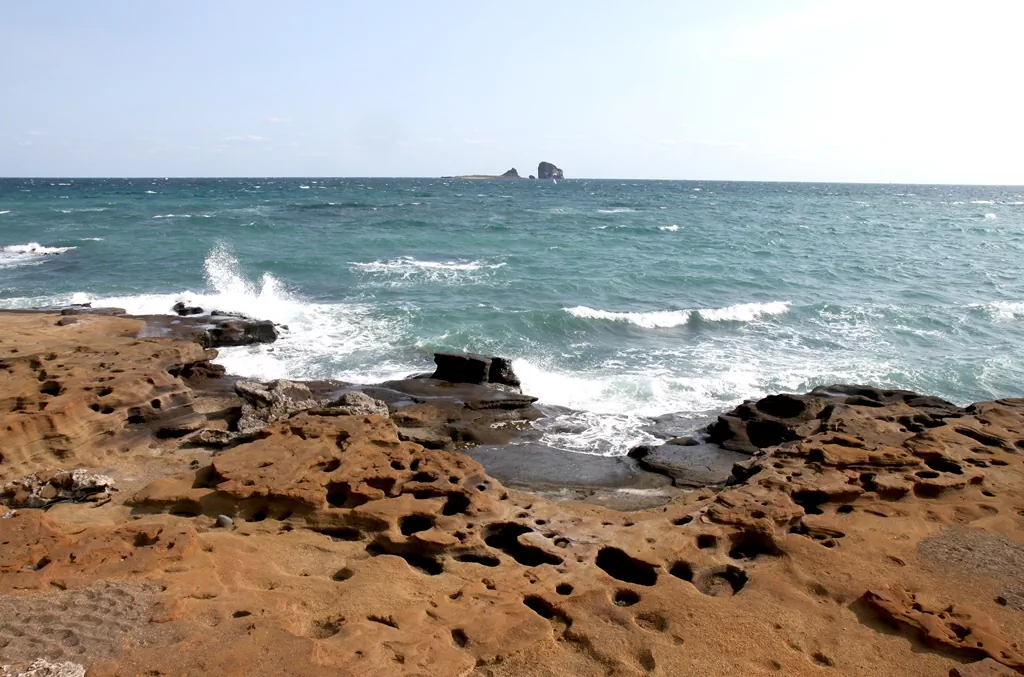 제주 올레길 10코스 사계해안에서 바라본 형제섬을 바라본 사진.