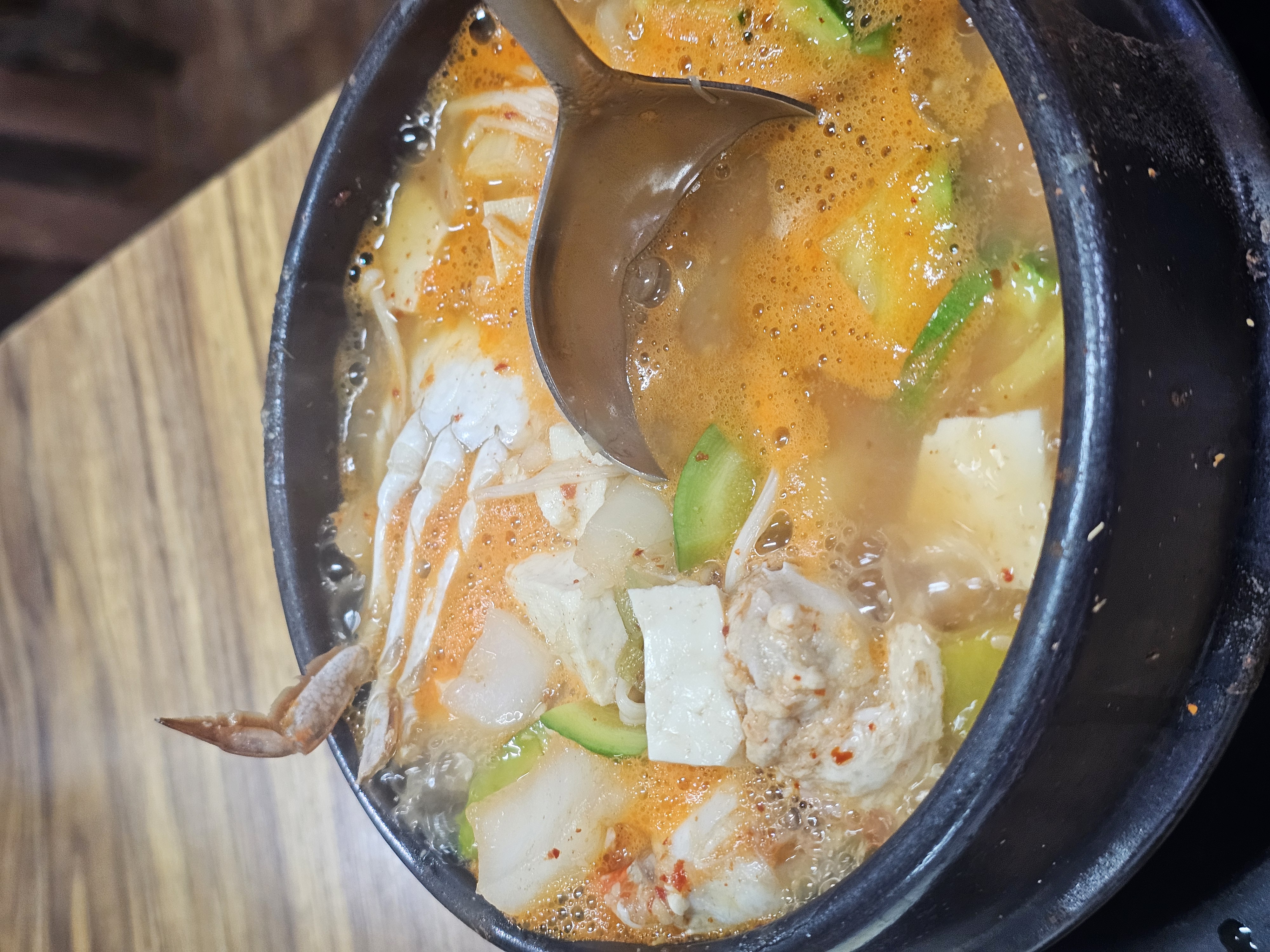 부산 대신동 부산해물찜 본점 해물된장찌개, 새우와 게 넣은 국물