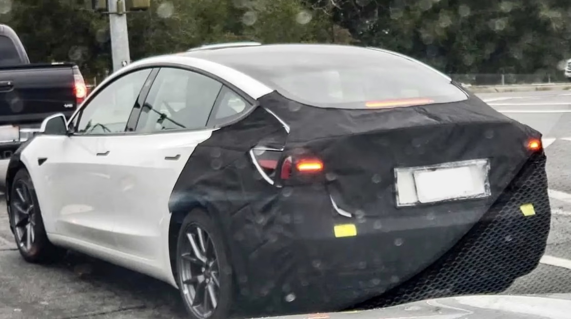 테슬라-모델3-페이스리프트-뒷모습