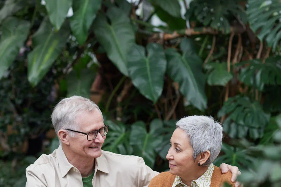 관절염에 걸리기 쉬운 노인 부부의 모습