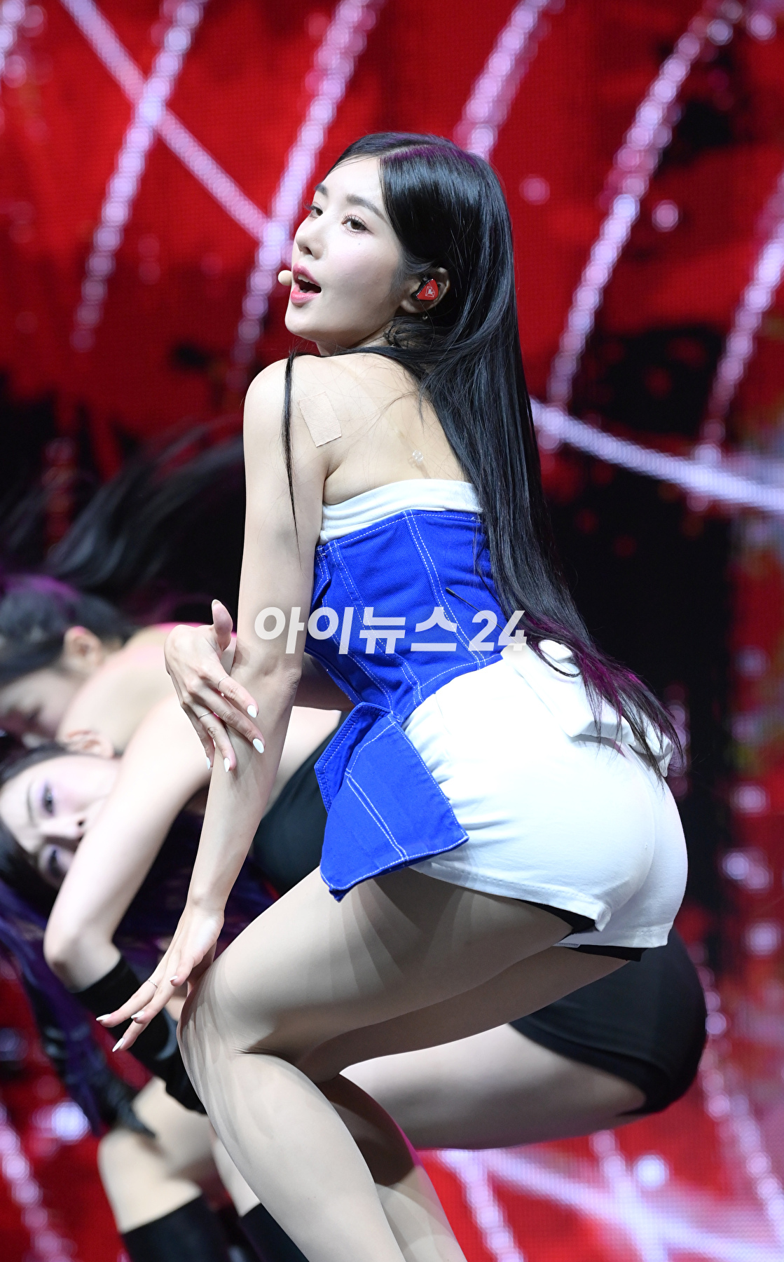 가수 권은비가 2일 오후 서울 용산구 블루스퀘어에서 진행된 첫 번째 싱글앨범 '더 플래시(The Flash)' 발매 기념 쇼케이스에 참석하고 있다. [사진=정소희 기자]